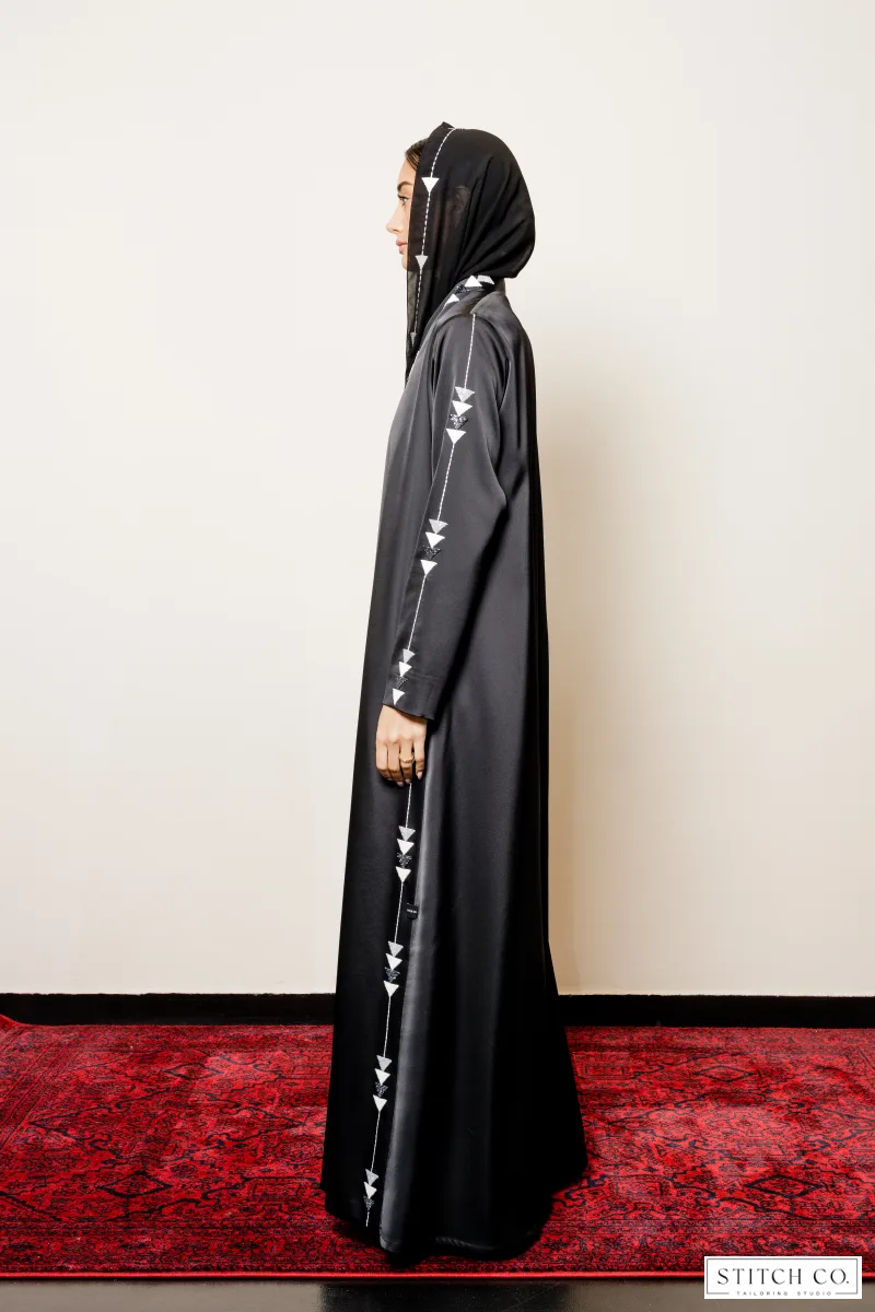 BLACK  EMBROIDRED ABAYA  WITH AGATE 